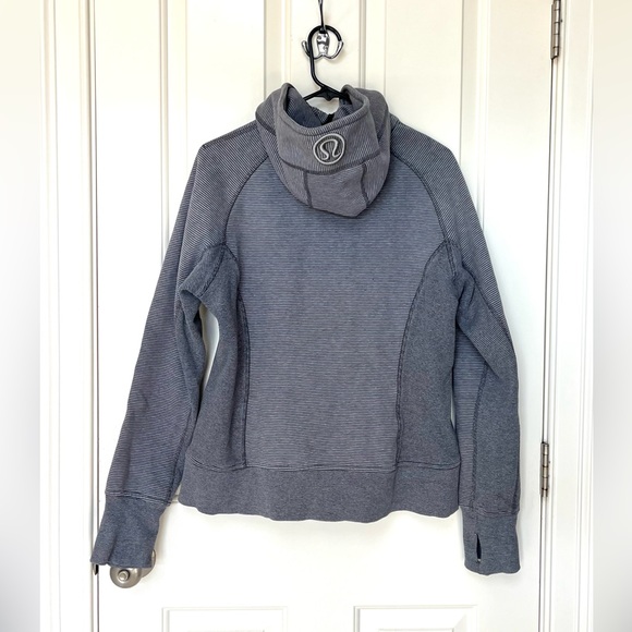 Lululemon gray stripe full zip scuba women’s size 12 - Picture 2 of 5